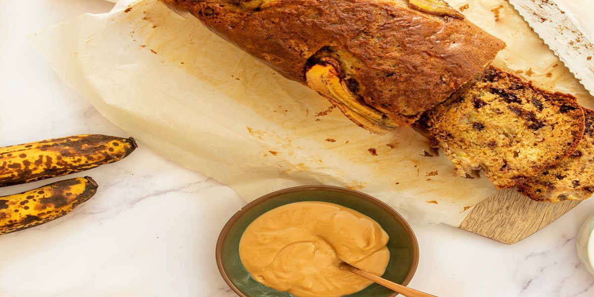 bolo de banana integral com ameixa