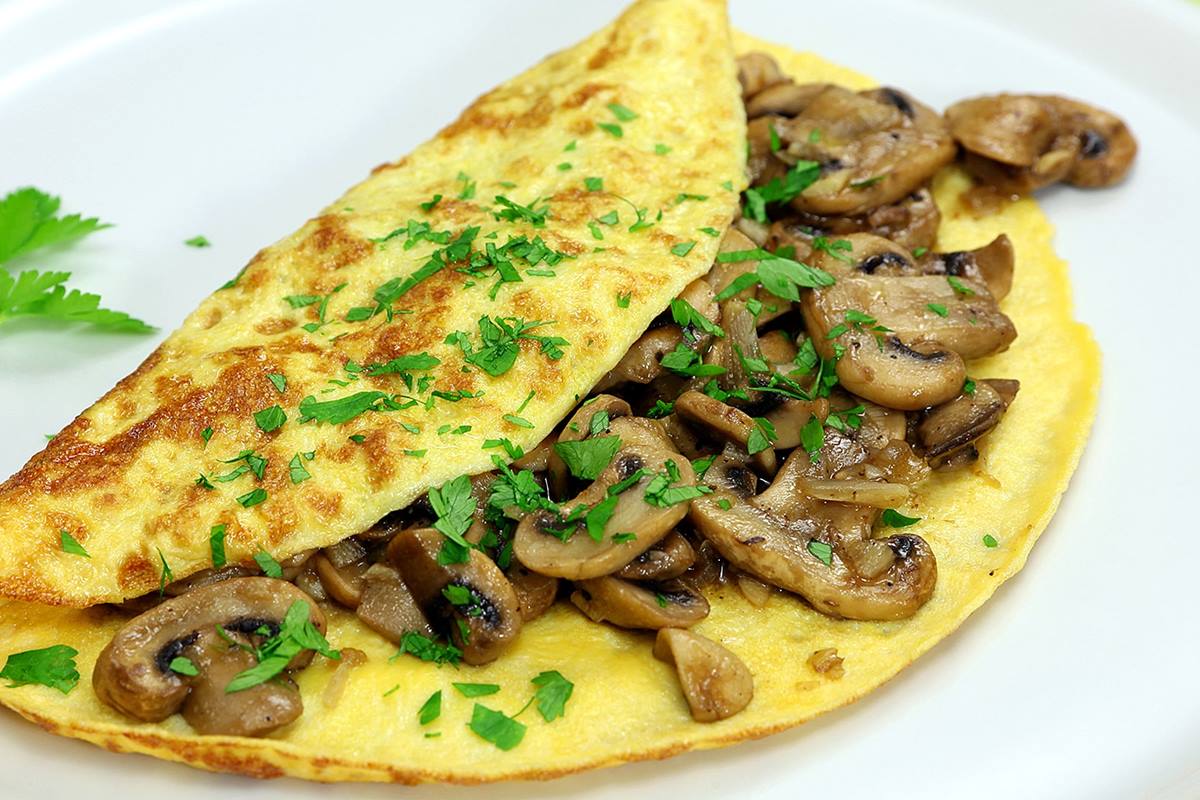 Receita de Omelete FIT de Cogumelos e Espargos
