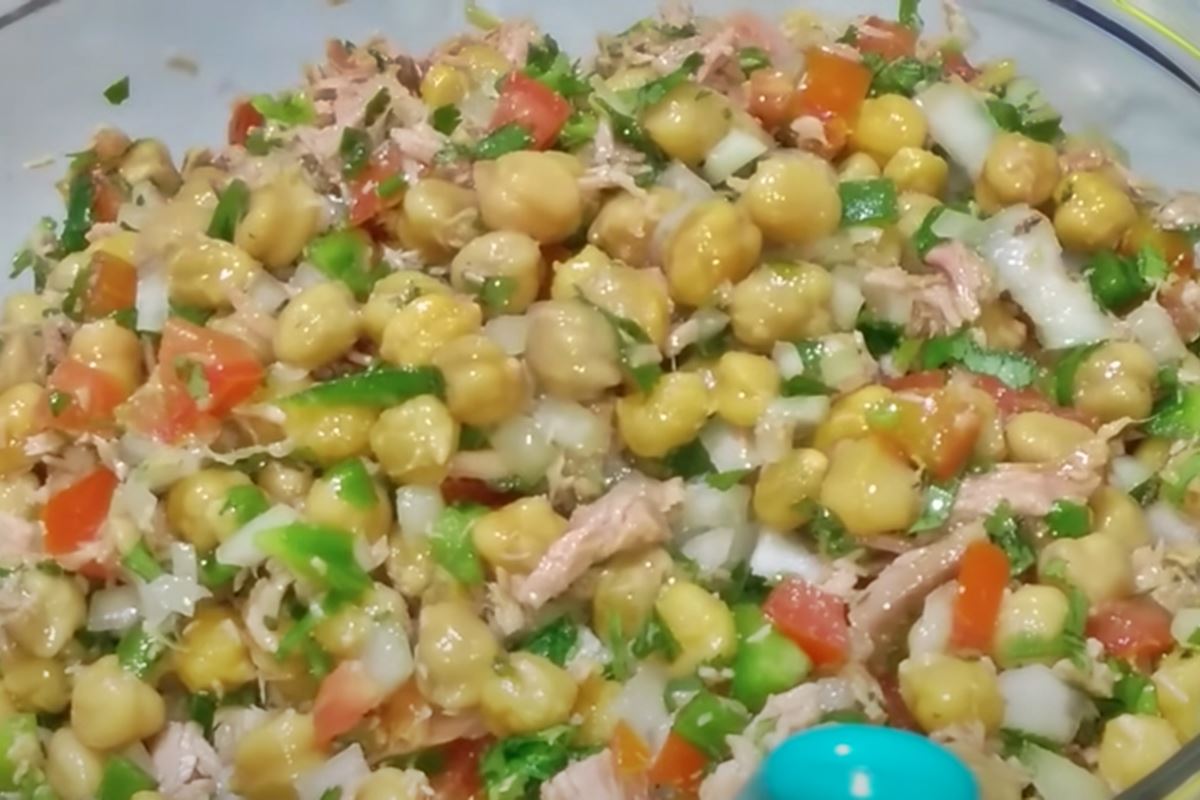 Receita de Salada de Grão-de-bico com Atum FIT