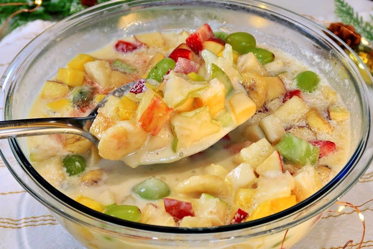 Salada de Frutas com Iogurte Grego FIT