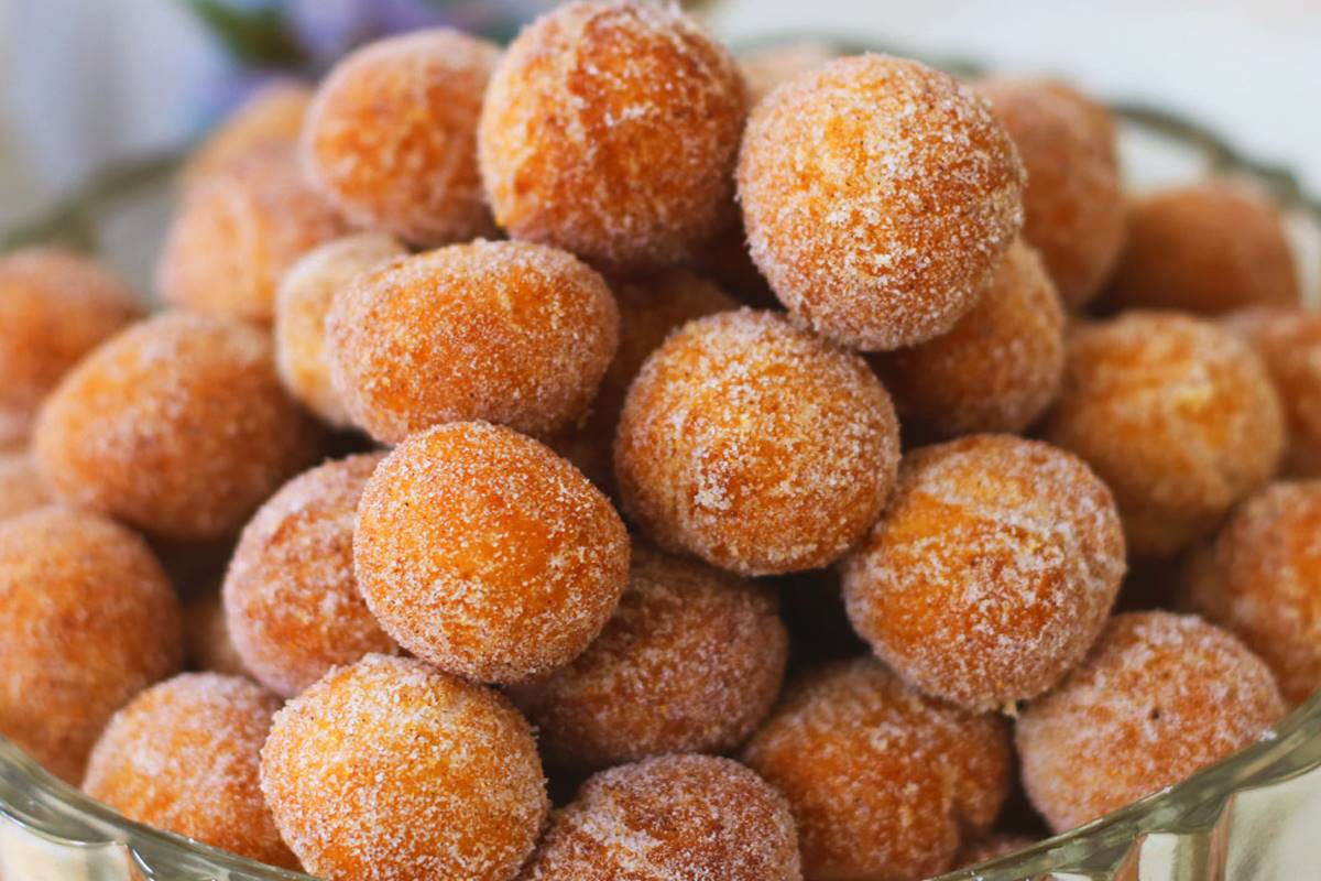 Receita fácil de bolinho de chuva para um lanche perfeito!