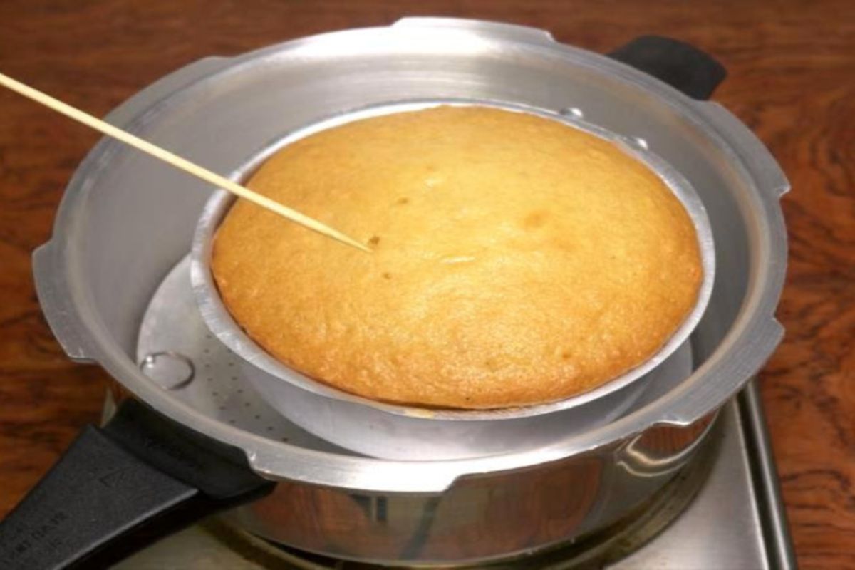 Como assar bolo na panela de pressão